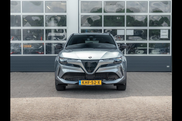 Alfa Romeo junior Elettrica Speciale 54 kWh | Techno Pack | Warmtepomp | Verwarmbare Voorruit | Arese Silver