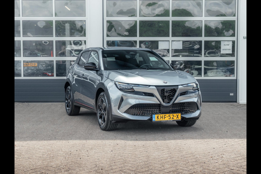 Alfa Romeo junior Elettrica Speciale 54 kWh | Techno Pack | Warmtepomp | Verwarmbare Voorruit | Arese Silver