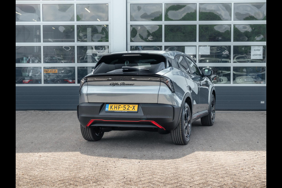 Alfa Romeo junior Elettrica Speciale 54 kWh | Techno Pack | Warmtepomp | Verwarmbare Voorruit | Arese Silver