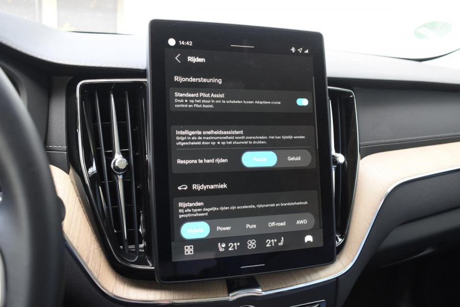 Volvo XC60 T6 Plug-in hybrid AWD Ultra Dark