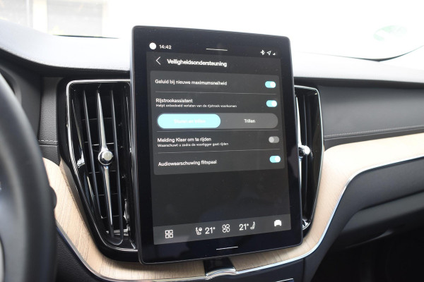 Volvo XC60 T6 Plug-in hybrid AWD Ultra Dark