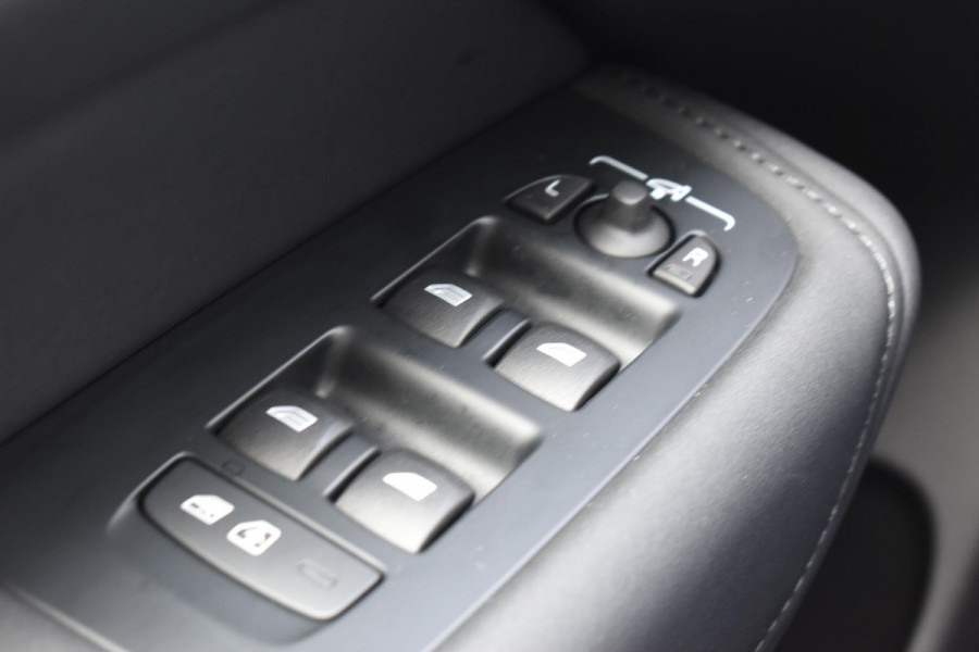 Volvo XC60 T6 Plug-in hybrid AWD Ultra Dark