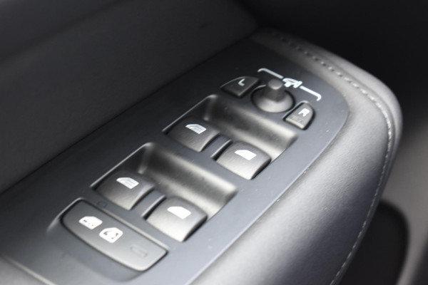 Volvo XC60 T6 Plug-in hybrid AWD Ultra Dark
