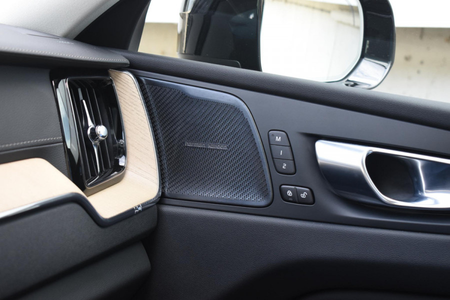 Volvo XC60 T6 Plug-in hybrid AWD Ultra Dark
