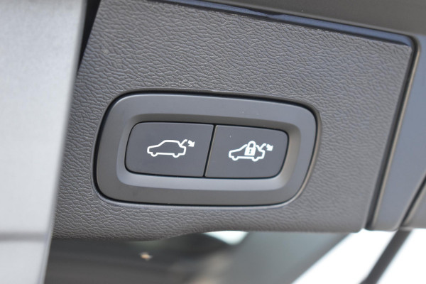 Volvo XC60 T6 Plug-in hybrid AWD Ultra Dark