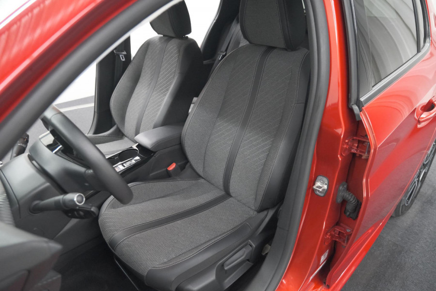 Peugeot 208 Puretech 100 Allure | Camera | Navigatie | Parkeersensoren | Apple Carplay