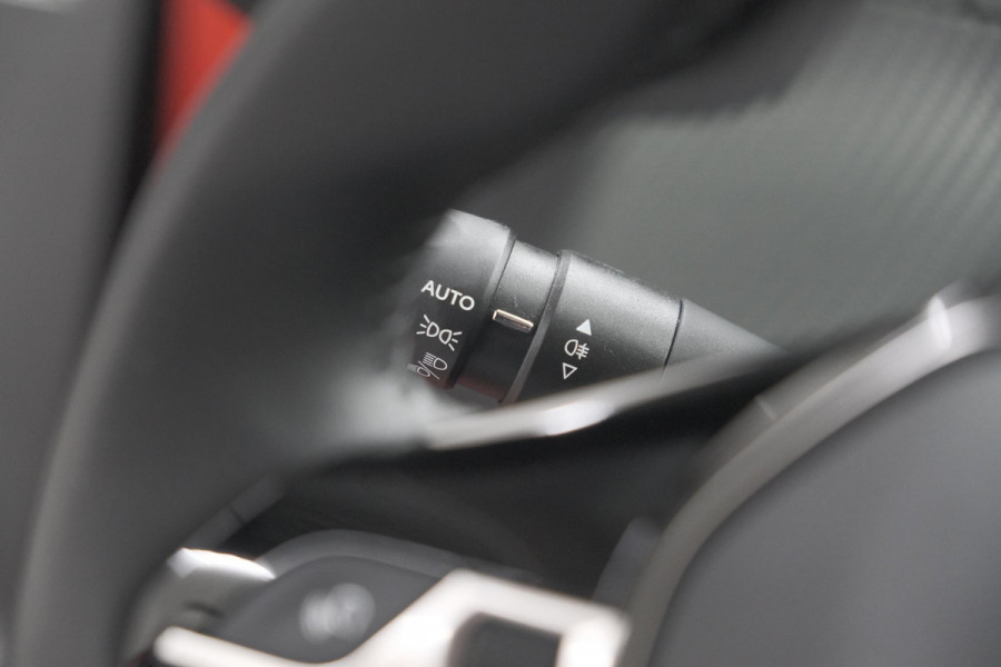 Peugeot 208 Puretech 100 Allure | Camera | Navigatie | Parkeersensoren | Apple Carplay