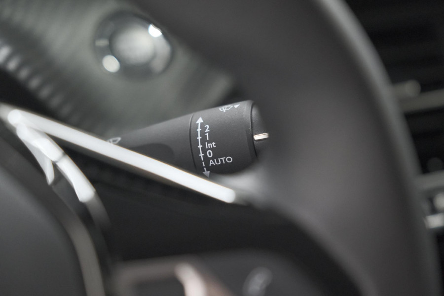 Peugeot 208 Puretech 100 Allure | Camera | Navigatie | Parkeersensoren | Apple Carplay