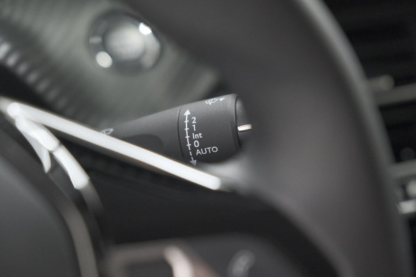 Peugeot 208 Puretech 100 Allure | Camera | Navigatie | Parkeersensoren | Apple Carplay