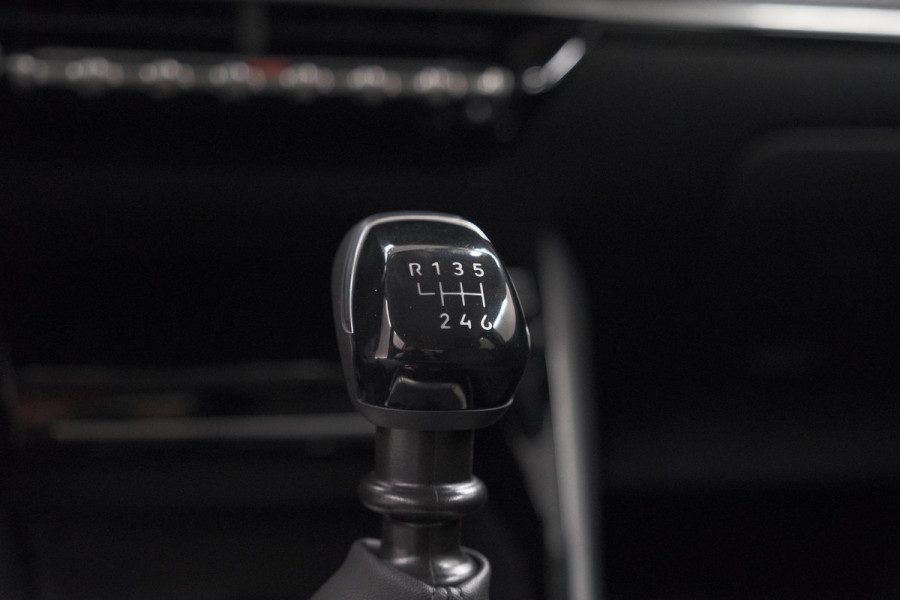 Peugeot 208 Puretech 100 Allure | Camera | Navigatie | Parkeersensoren | Apple Carplay