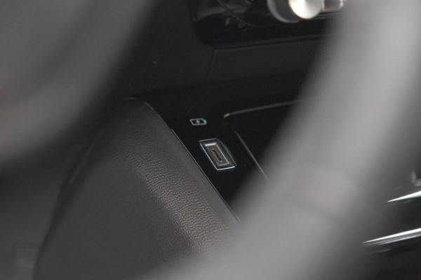 Peugeot 208 Puretech 100 Allure | Camera | Navigatie | Parkeersensoren | Apple Carplay
