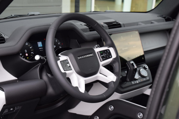 Land Rover Defender P300e 110 Forest Edition