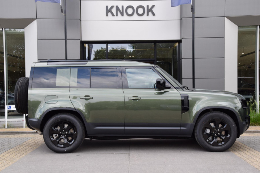 Land Rover Defender P300e 110 Forest Edition