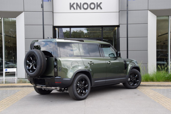 Land Rover Defender P300e 110 Forest Edition