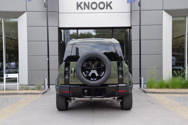 Land Rover Defender P300e 110 Forest Edition