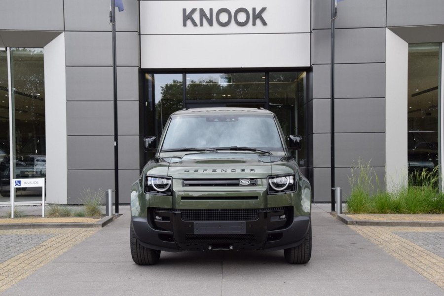 Land Rover Defender P300e 110 Forest Edition