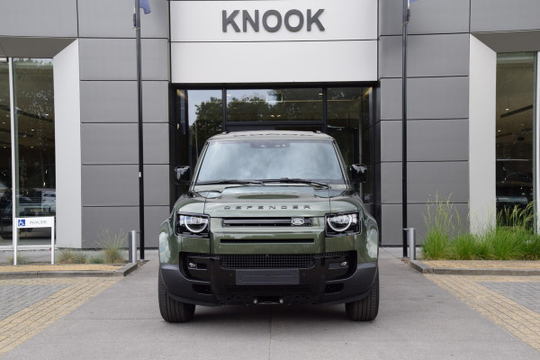 Land Rover Defender P300e 110 Forest Edition
