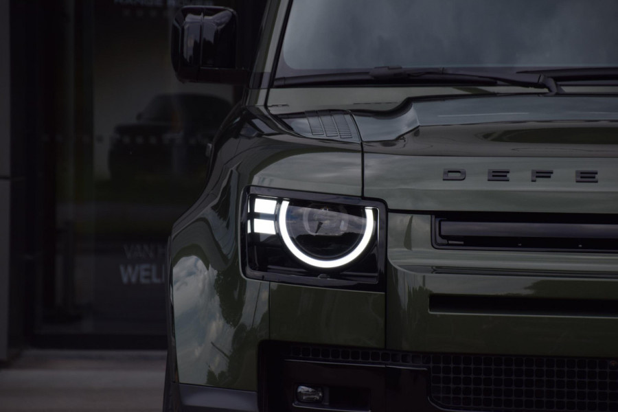 Land Rover Defender P300e 110 Forest Edition