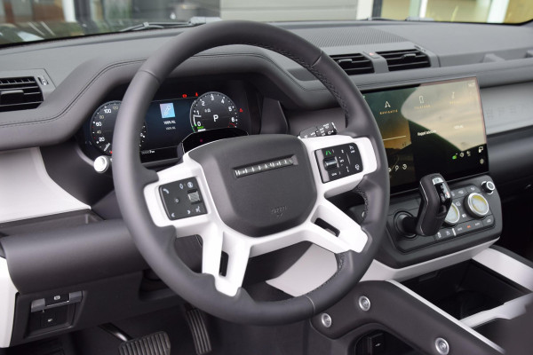 Land Rover Defender P300e 110 Forest Edition