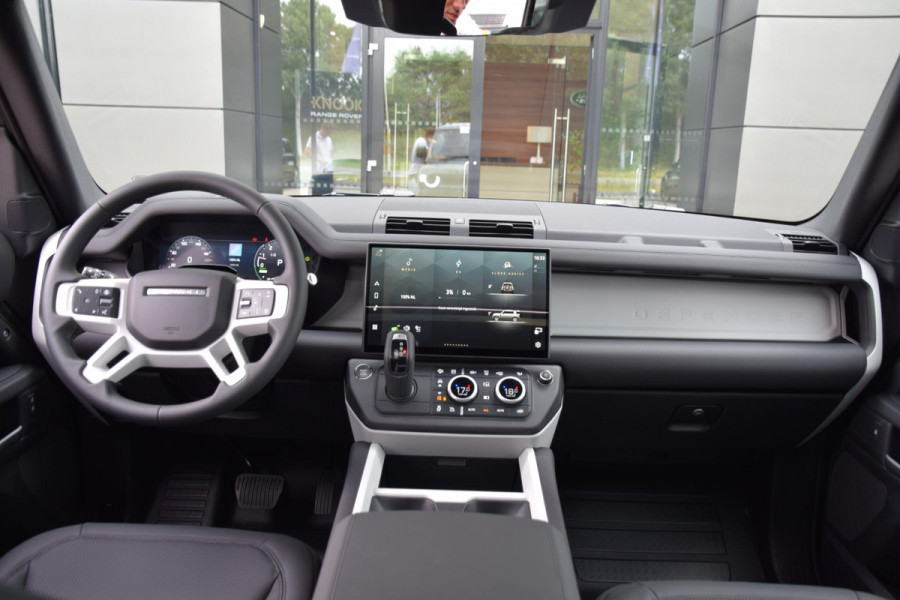 Land Rover Defender P300e 110 Forest Edition