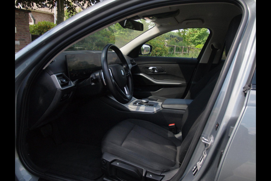 BMW 3 Serie Touring 318i | Virtual Cockpit | Facelift Model | Apple Carplay | 19 Inch | NL-Auto |