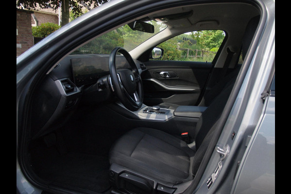 BMW 3 Serie Touring 318i | Virtual Cockpit | Facelift Model | Apple Carplay | 19 Inch | NL-Auto |