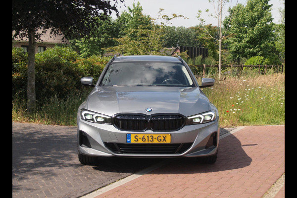 BMW 3 Serie Touring 318i | Virtual Cockpit | Facelift Model | Apple Carplay | 19 Inch | NL-Auto |