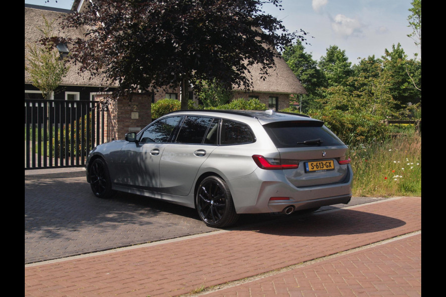 BMW 3 Serie Touring 318i | Virtual Cockpit | Facelift Model | Apple Carplay | 19 Inch | NL-Auto |