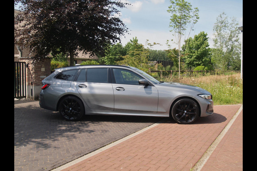 BMW 3 Serie Touring 318i | Virtual Cockpit | Facelift Model | Apple Carplay | 19 Inch | NL-Auto |