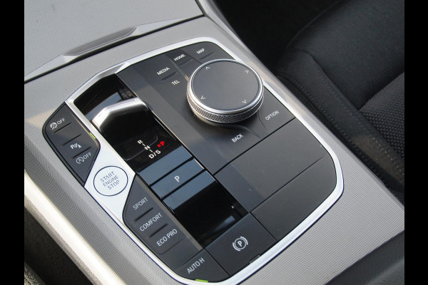 BMW 3 Serie Touring 318i | Virtual Cockpit | Facelift Model | Apple Carplay | 19 Inch | NL-Auto |
