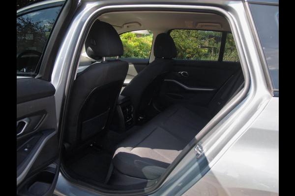 BMW 3 Serie Touring 318i | Virtual Cockpit | Facelift Model | Apple Carplay | 19 Inch | NL-Auto |