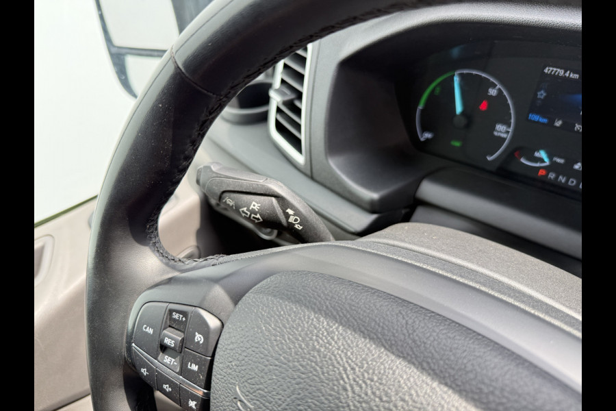Ford E-Transit 68kWh 184PK L3H3 Pakketinrichting 334km WLTP 96,2% (SOH) BEV Snelladen 360º Camera Cruise control Climate control Carplay Navigatie Laadkabel Parkeersensoren v+a