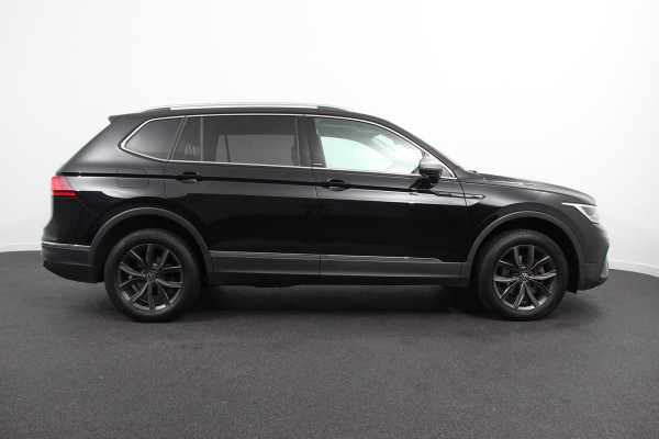 Volkswagen Tiguan Allspace 1.5 TSI 150pk DSG Move 7p. Navigatie Apple Carplay/Android Auto Wireless Trekhaak Parkeersensoren Camera Adaptieve Cruise Control Stoel-en stuurverwarming Climate Control