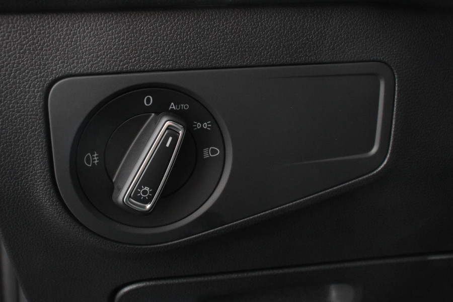 Volkswagen Tiguan Allspace 1.5 TSI 150pk DSG Move 7p. Navigatie Apple Carplay/Android Auto Wireless Trekhaak Parkeersensoren Camera Adaptieve Cruise Control Stoel-en stuurverwarming Climate Control