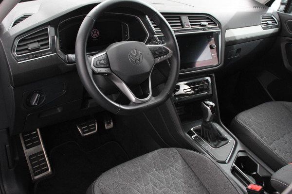 Volkswagen Tiguan Allspace 1.5 TSI 150pk DSG Move 7p. Navigatie Apple Carplay/Android Auto Wireless Trekhaak Parkeersensoren Camera Adaptieve Cruise Control Stoel-en stuurverwarming Climate Control