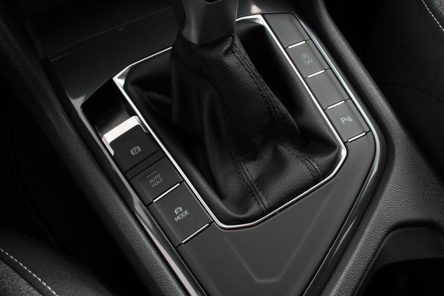 Volkswagen Tiguan Allspace 1.5 TSI 150pk DSG Move 7p. Navigatie Apple Carplay/Android Auto Wireless Trekhaak Parkeersensoren Camera Adaptieve Cruise Control Stoel-en stuurverwarming Climate Control