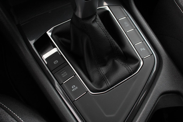 Volkswagen Tiguan Allspace 1.5 TSI 150pk DSG Move 7p. Navigatie Apple Carplay/Android Auto Wireless Trekhaak Parkeersensoren Camera Adaptieve Cruise Control Stoel-en stuurverwarming Climate Control