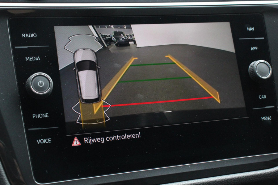 Volkswagen Tiguan Allspace 1.5 TSI 150pk DSG Move 7p. Navigatie Apple Carplay/Android Auto Wireless Trekhaak Parkeersensoren Camera Adaptieve Cruise Control Stoel-en stuurverwarming Climate Control