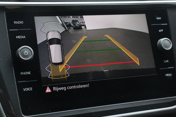 Volkswagen Tiguan Allspace 1.5 TSI 150pk DSG Move 7p. Navigatie Apple Carplay/Android Auto Wireless Trekhaak Parkeersensoren Camera Adaptieve Cruise Control Stoel-en stuurverwarming Climate Control