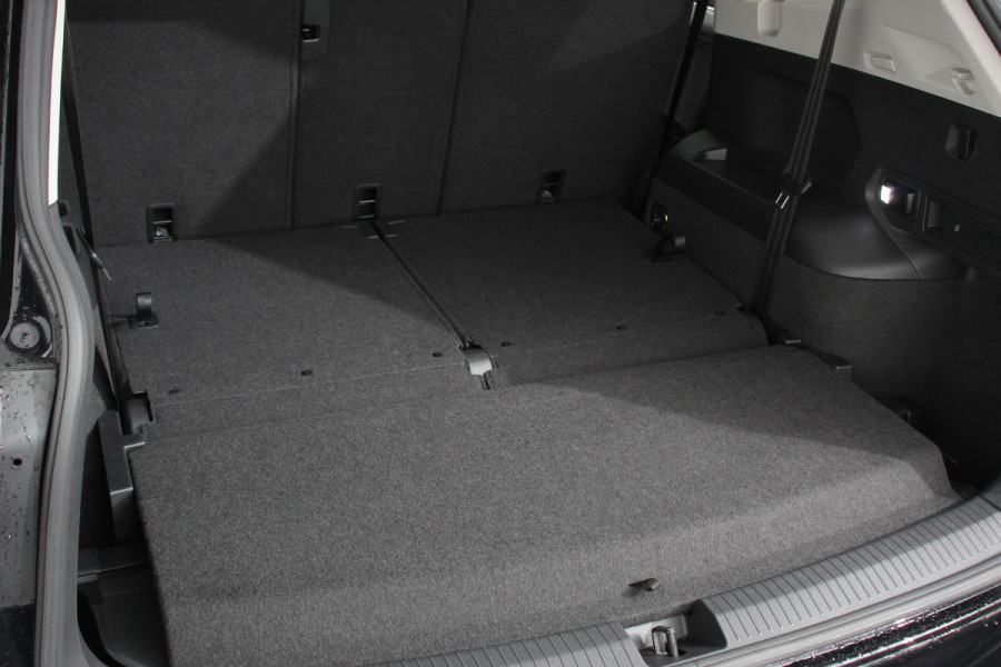 Volkswagen Tiguan Allspace 1.5 TSI 150pk DSG Move 7p. Navigatie Apple Carplay/Android Auto Wireless Trekhaak Parkeersensoren Camera Adaptieve Cruise Control Stoel-en stuurverwarming Climate Control