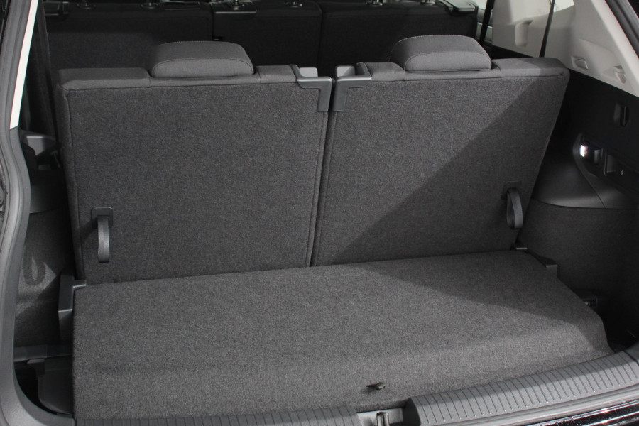 Volkswagen Tiguan Allspace 1.5 TSI 150pk DSG Move 7p. Navigatie Apple Carplay/Android Auto Wireless Trekhaak Parkeersensoren Camera Adaptieve Cruise Control Stoel-en stuurverwarming Climate Control