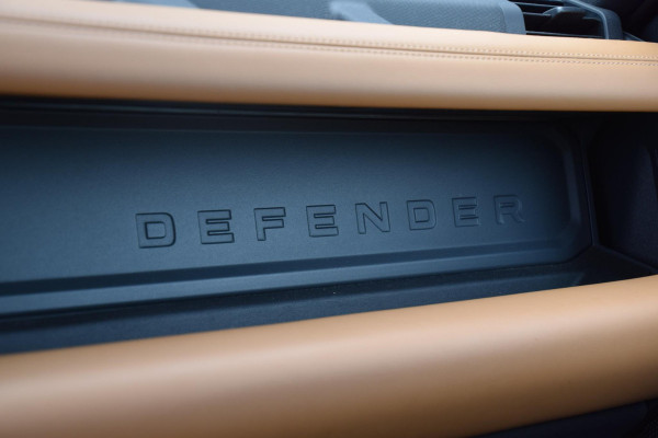 Land Rover Defender 110 P400e 110 X-Dynamic HSE