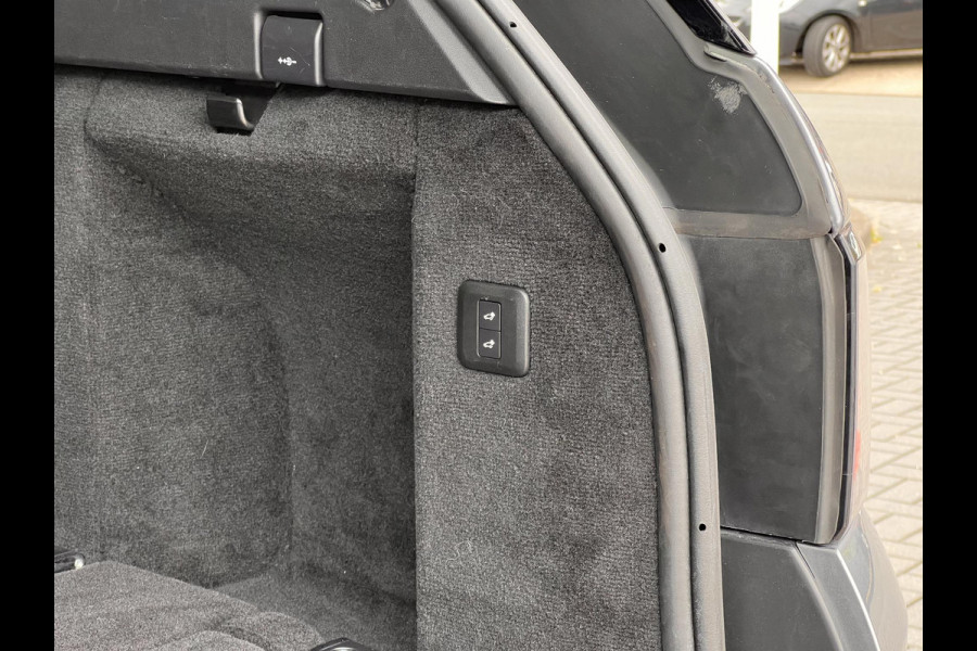 Land Rover Range Rover Sport P400e HSE Dynamic Stealth | Panoramadak | Meridian Audio | Head-Up | Cold Climate Pack | Luchtvering