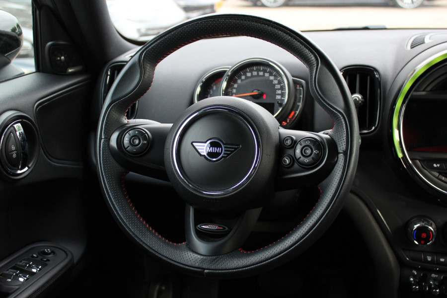 MINI Countryman 1.5 Cooper Business Edition / Leder / Navigatie / Parkeerhulp V+A / Harman Kardon / 18'' / Cruise Control