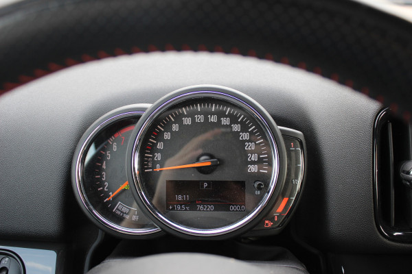 MINI Countryman 1.5 Cooper Business Edition / Leder / Navigatie / Parkeerhulp V+A / Harman Kardon / 18'' / Cruise Control