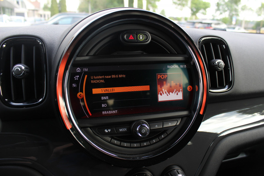 MINI Countryman 1.5 Cooper Business Edition / Leder / Navigatie / Parkeerhulp V+A / Harman Kardon / 18'' / Cruise Control
