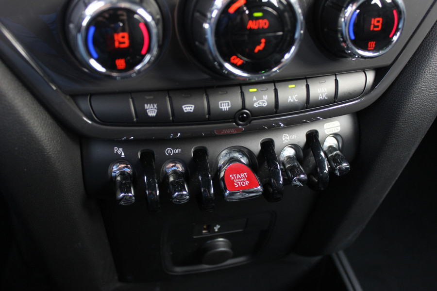 MINI Countryman 1.5 Cooper Business Edition / Leder / Navigatie / Parkeerhulp V+A / Harman Kardon / 18'' / Cruise Control