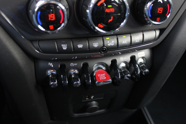 MINI Countryman 1.5 Cooper Business Edition / Leder / Navigatie / Parkeerhulp V+A / Harman Kardon / 18'' / Cruise Control