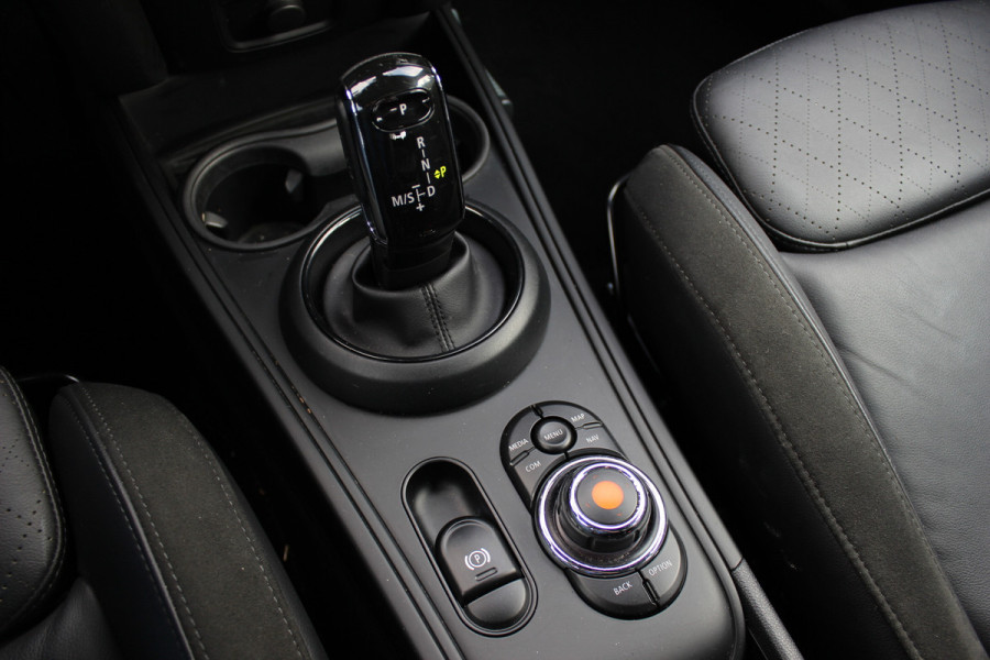 MINI Countryman 1.5 Cooper Business Edition / Leder / Navigatie / Parkeerhulp V+A / Harman Kardon / 18'' / Cruise Control