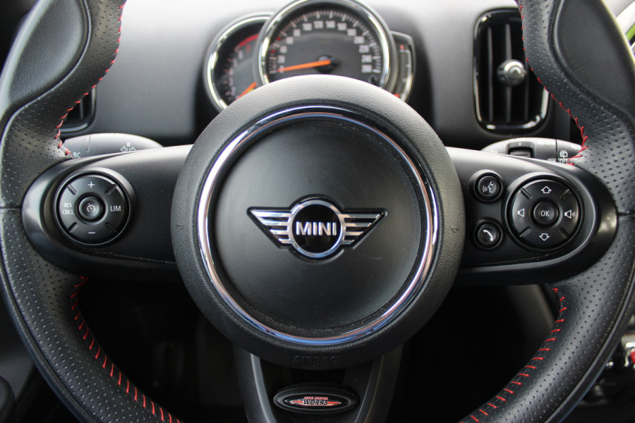 MINI Countryman 1.5 Cooper Business Edition / Leder / Navigatie / Parkeerhulp V+A / Harman Kardon / 18'' / Cruise Control